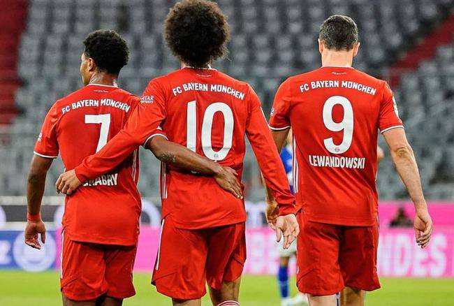  拜仁慕尼黑主场三球大胜，延续德甲领跑态势  